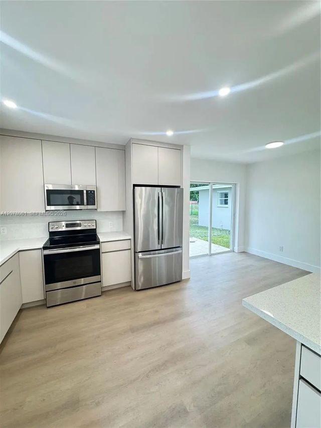 5 of 15 - 1115 W 51st Place, Hialeah, FL