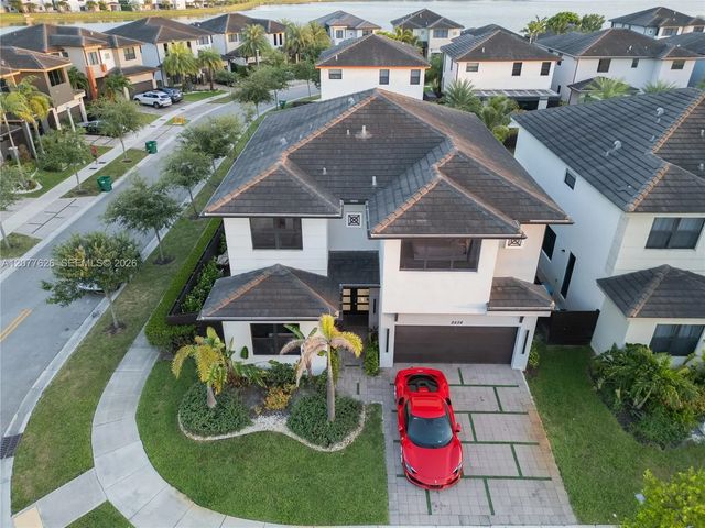 8824 Nw 161st Terrace, Miami Lakes