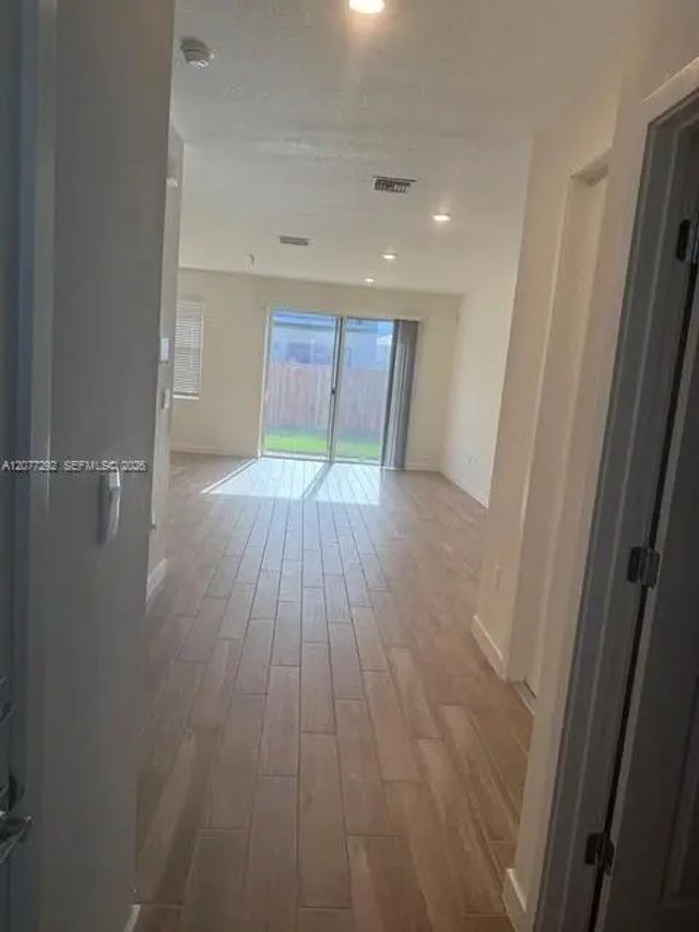 4 of 25 - 142 Ne 14th Terrace, Homestead, FL