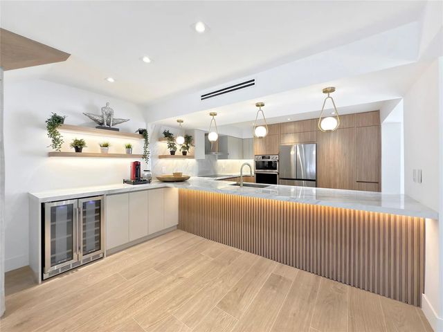 2 of 38 - 729 Ne 17th Terrace, Fort Lauderdale, FL