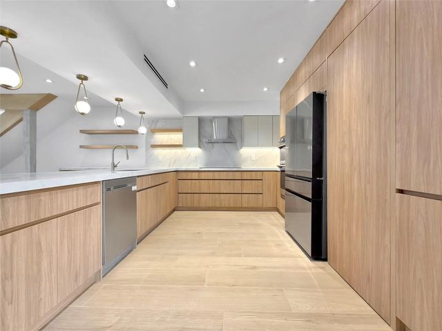 3 of 38 - 729 Ne 17th Terrace, Fort Lauderdale, FL