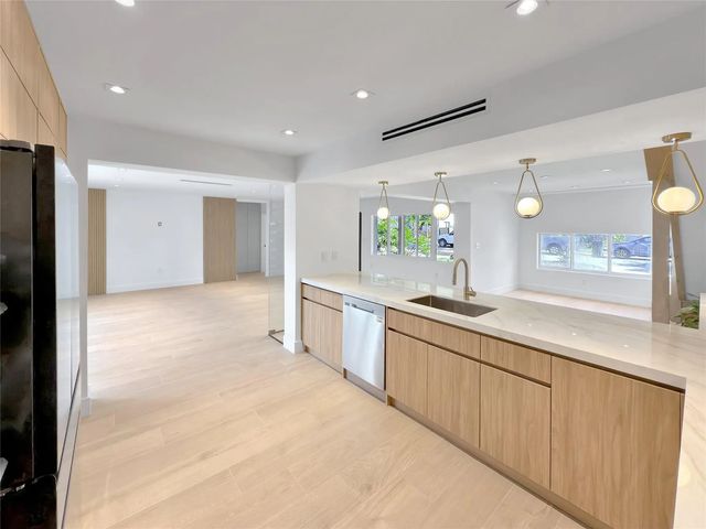 5 of 38 - 729 Ne 17th Terrace, Fort Lauderdale, FL