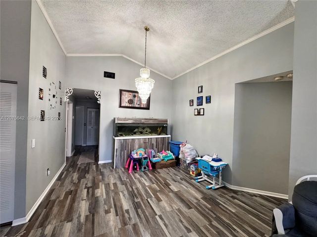 4 of 18 - 840 W Palm Run Drive, North Lauderdale, FL