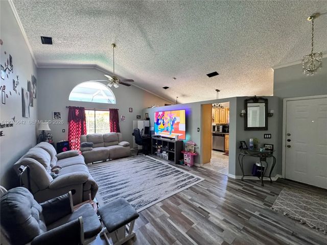5 of 18 - 840 W Palm Run Drive, North Lauderdale, FL