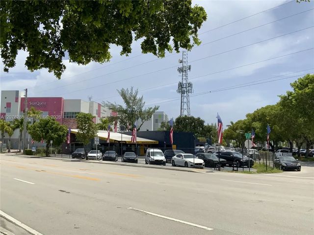 3 of 20 - 15551 W Dixie Highway, North Miami Beach, FL