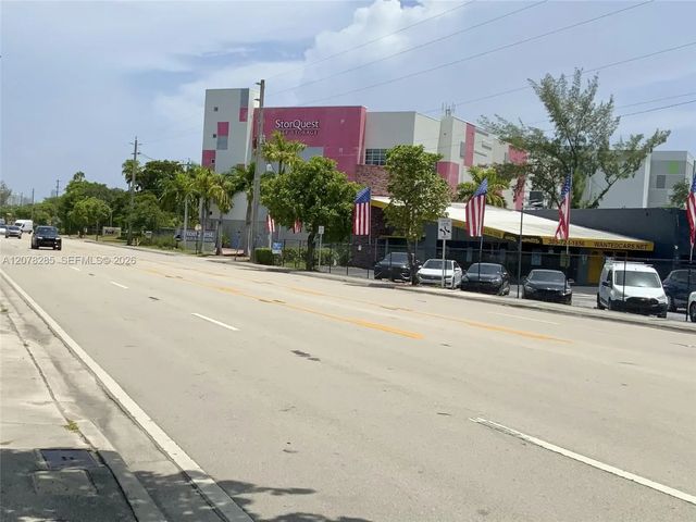 4 of 20 - 15551 W Dixie Highway, North Miami Beach, FL