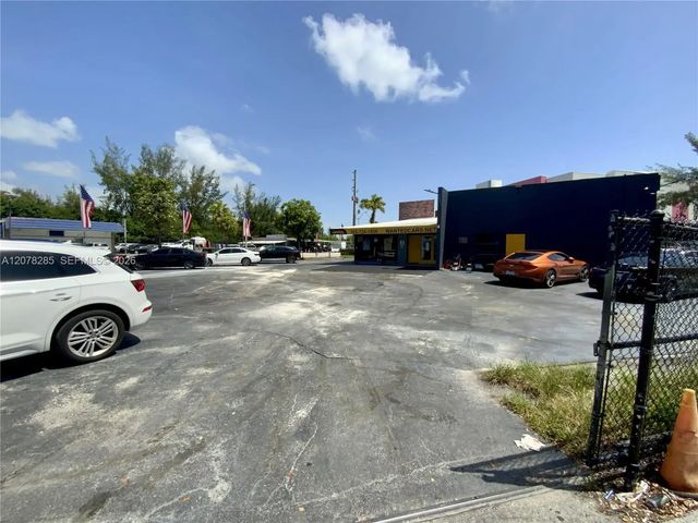 5 of 20 - 15551 W Dixie Highway, North Miami Beach, FL