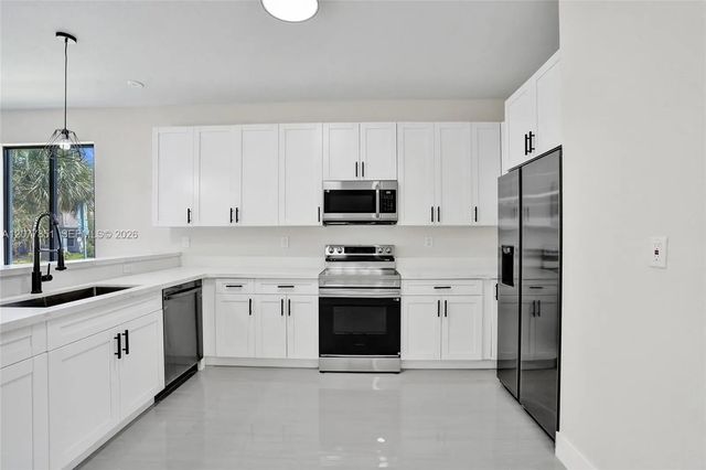 5 of 20 - 599 Sw 12th Avenue, Dania Beach, FL