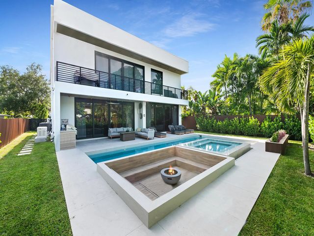 2 of 43 - 728 Ne 17th Terrace, Fort Lauderdale, FL