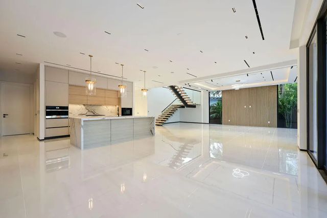 4 of 43 - 728 Ne 17th Terrace, Fort Lauderdale, FL