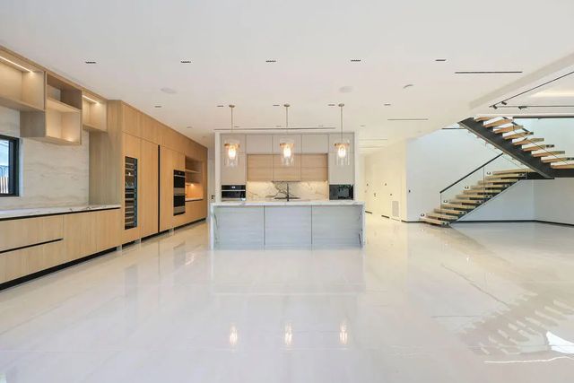 5 of 43 - 728 Ne 17th Terrace, Fort Lauderdale, FL