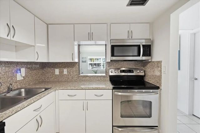 2 of 23 - 3105 Ne 28th Street #1b, Fort Lauderdale, FL