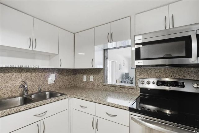 3 of 23 - 3105 Ne 28th Street #1b, Fort Lauderdale, FL
