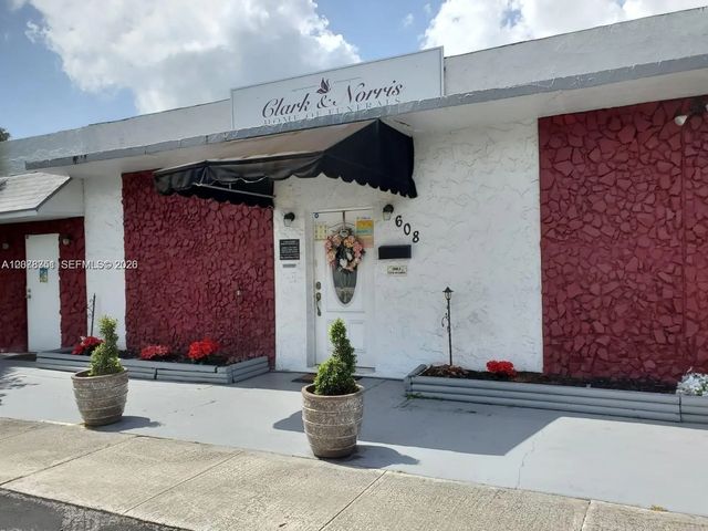 2 of 5 - 608 Sw 12th Avenue, Dania Beach, FL