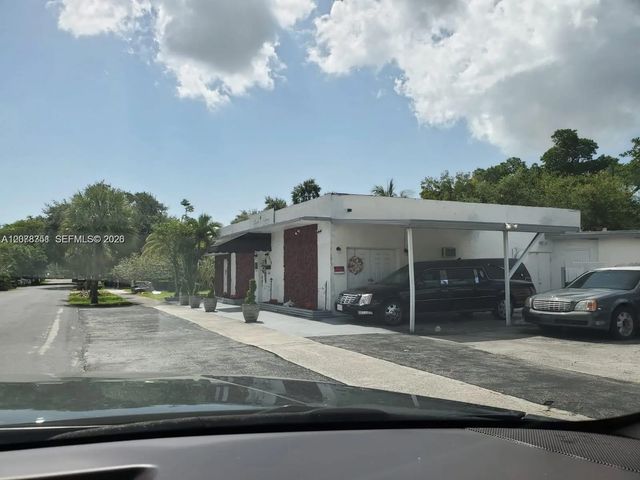 3 of 5 - 608 Sw 12th Avenue, Dania Beach, FL