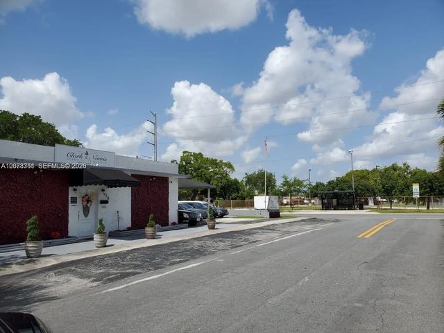 4 of 5 - 608 Sw 12th Avenue, Dania Beach, FL