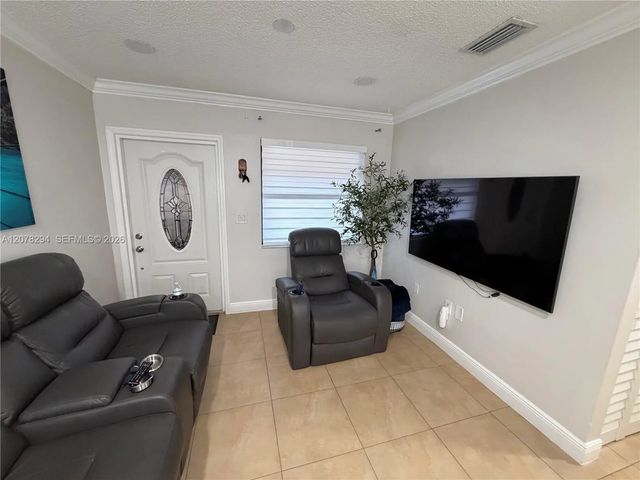 5935 W 26th Avenue #204, Hialeah