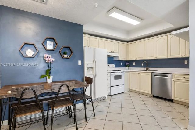 5 of 17 - 3500 Coral Way #1404, Miami, FL