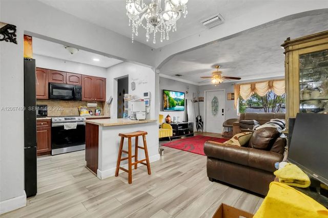 4 of 20 - 6921 Taylor Street, Hollywood, FL