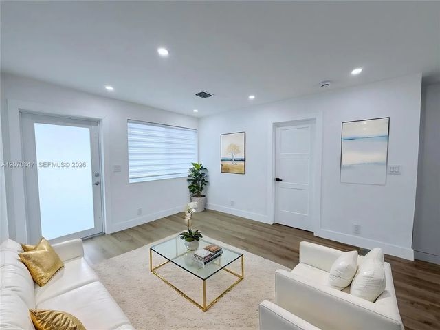 2 of 17 - 4130 Nw 11th Avenue, Oakland Park, FL