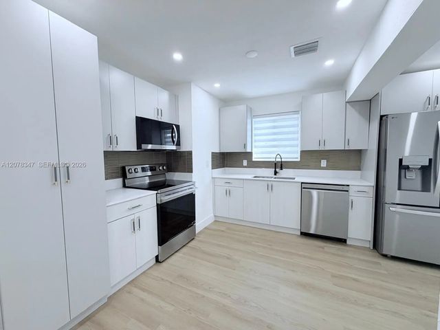 5 of 17 - 4130 Nw 11th Avenue, Oakland Park, FL