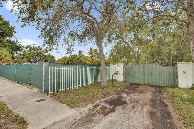4 of 5 - 171 St, North Miami Beach, FL