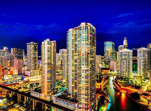 5 of 45 - 185 Sw 7th Street #3609, Miami, FL