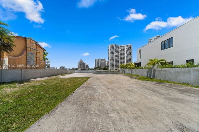 4 of 10 - 18970 N Bay Road, Sunny Isles Beach, FL