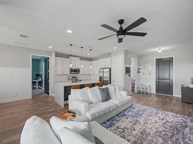 4 of 28 - 3182 Sw Fambrough Street, Port St. Lucie, FL