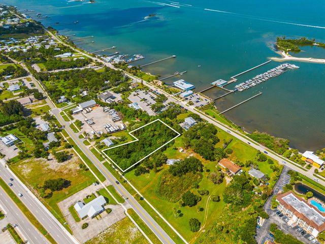 1654 N Central Avenue, Sebastian