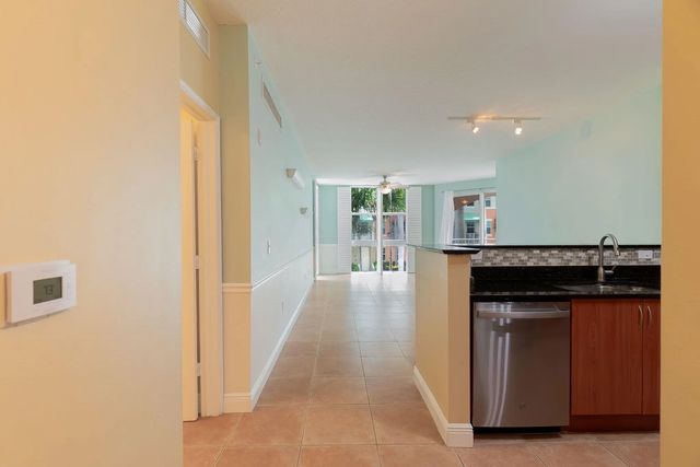 3 of 46 - 804 E Windward Way #211, Lantana, FL