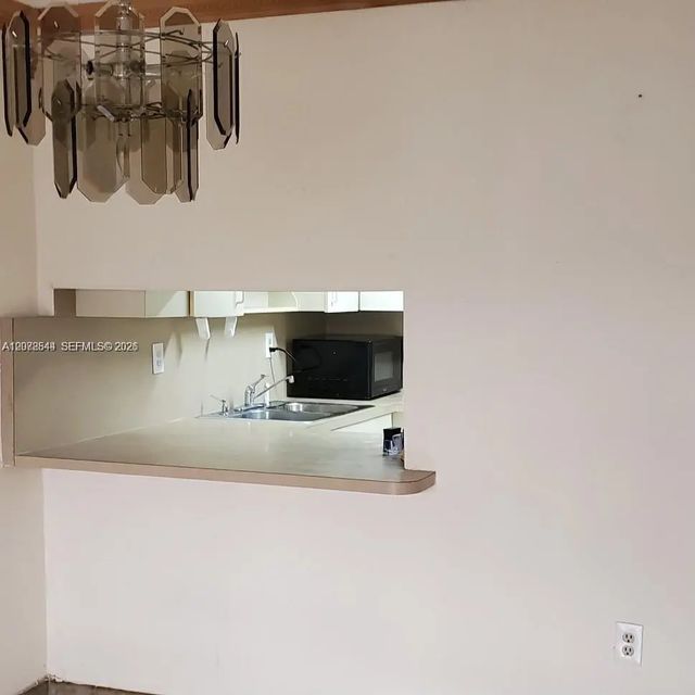 5 of 12 - 1305 W 46th Street #108, Hialeah, FL