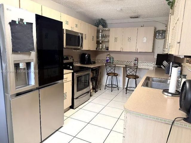 5 of 10 - 1340 W 36th Street, Hialeah, FL