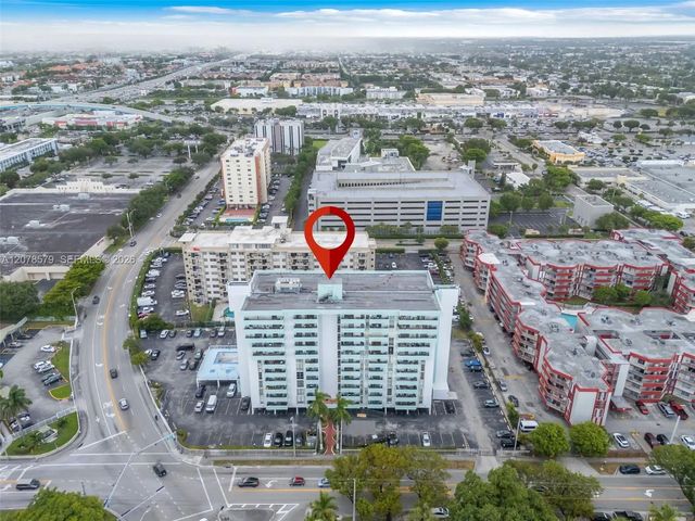 1825 W 44th Place #401, Hialeah