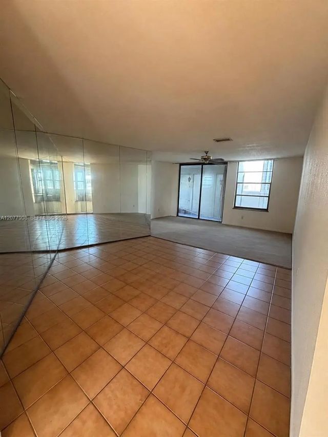 20500 W Country Club Drive #818, Aventura