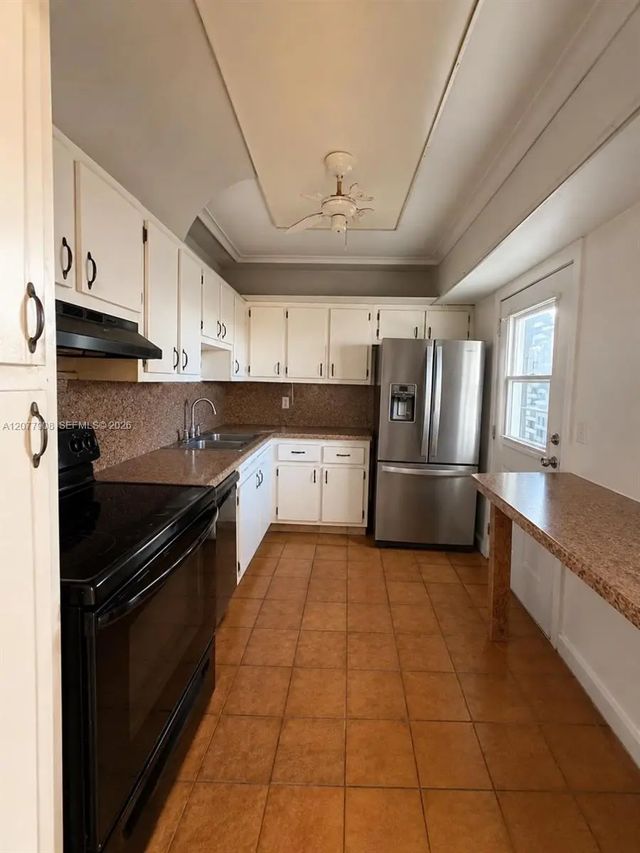 3 of 20 - 20500 W Country Club Drive #818, Aventura, FL
