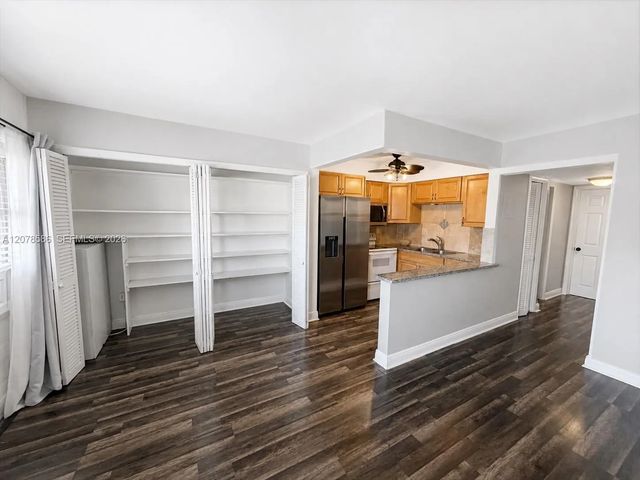 2 of 29 - 4050 Ne 12th Terrace #11-1, Oakland Park, FL