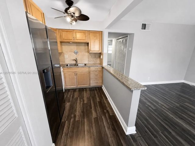 4 of 29 - 4050 Ne 12th Terrace #11-1, Oakland Park, FL