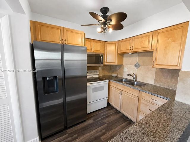 5 of 29 - 4050 Ne 12th Terrace #11-1, Oakland Park, FL