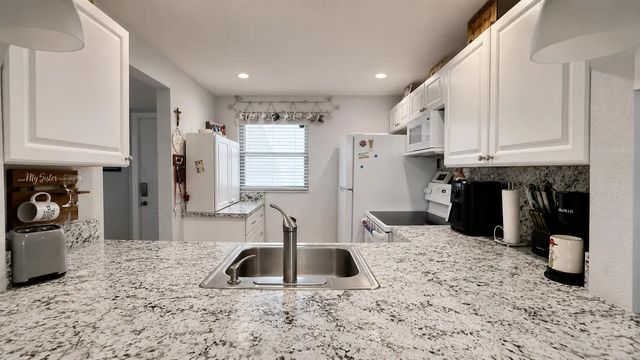 9480 Poinciana Place #201, Davie