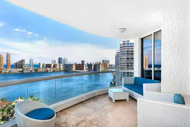 5 of 15 - 6000 Island Boulevard #2204, Aventura, FL