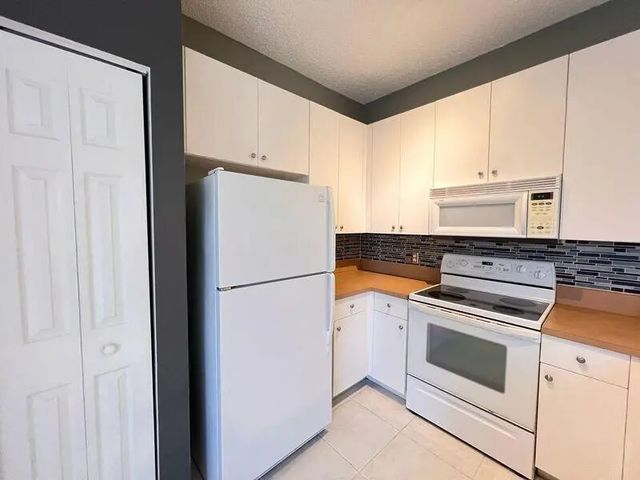 3 of 14 - 117 Lighthouse Circle #j, Tequesta, FL