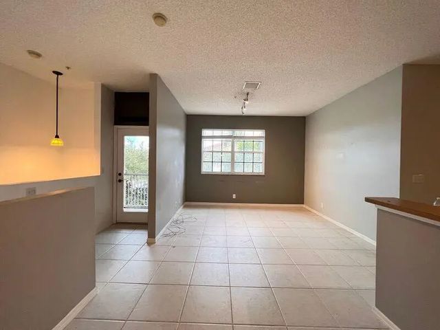 5 of 14 - 117 Lighthouse Circle #j, Tequesta, FL