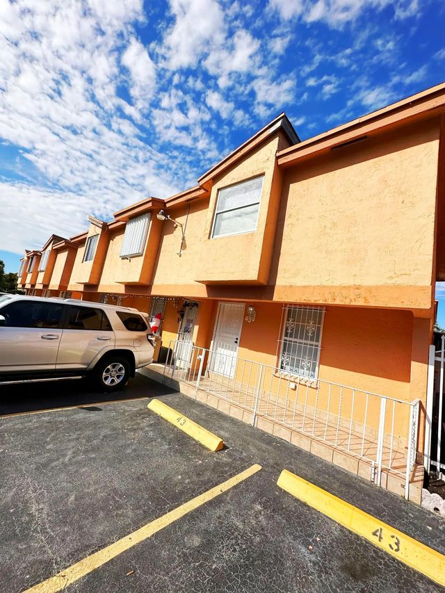 2 of 38 - 1701 W 42nd Place #43, Hialeah, FL