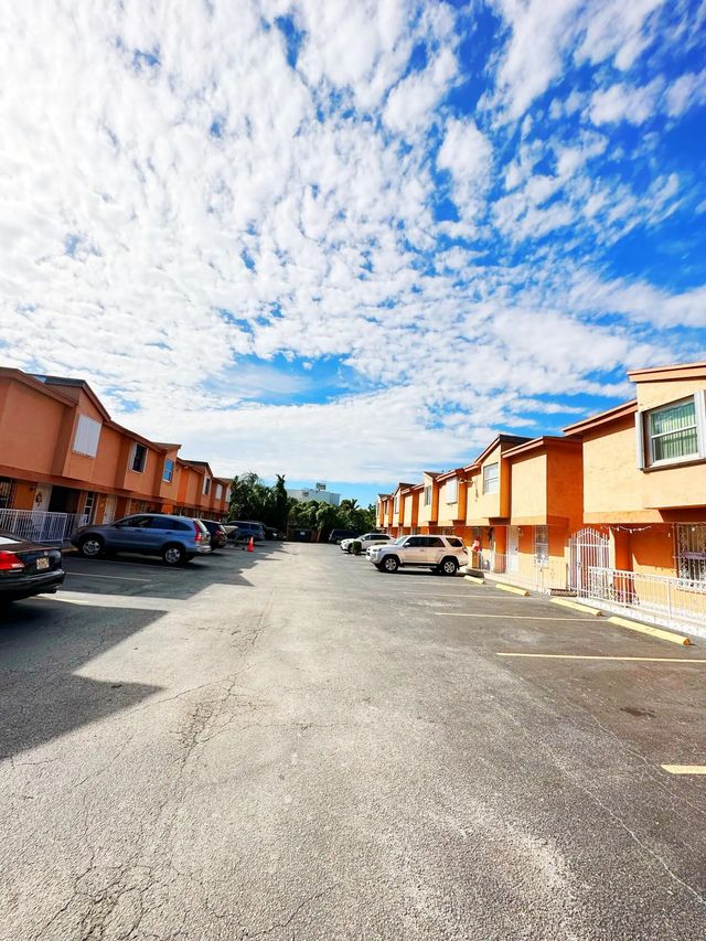 5 of 38 - 1701 W 42nd Place #43, Hialeah, FL