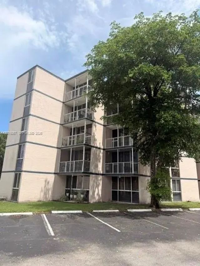 3 of 12 - 6955 Nw 186th Street #f306, Hialeah, FL