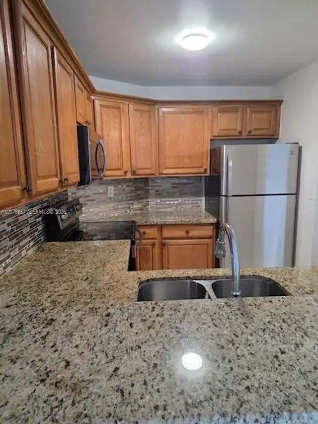 5 of 12 - 6955 Nw 186th Street #f306, Hialeah, FL