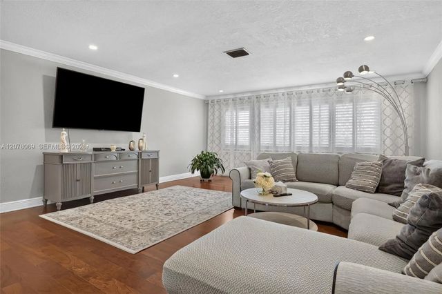 4 of 24 - 329 Se 3rd Street #501t, Hallandale Beach, FL