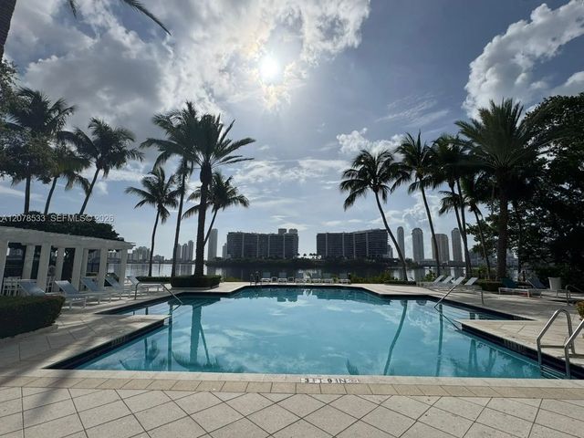 3235 Ne 184th Street, Aventura