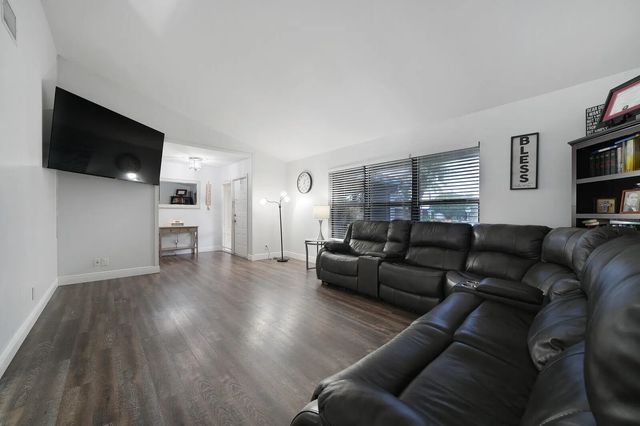 3 of 33 - 230 Ponce De Leon Street, Royal Palm Beach, FL